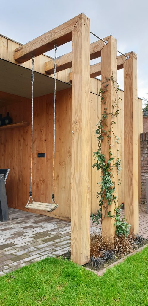 houten pergola met schommel